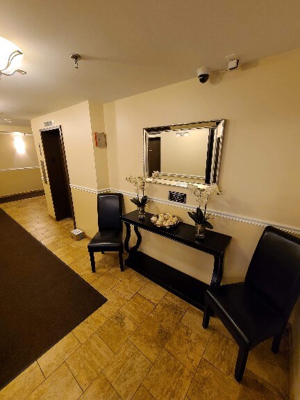 Foto del edificio - 725 W Huntington Commons Rd