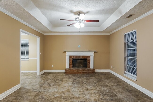 Building Photo - 144 Carriage Dr