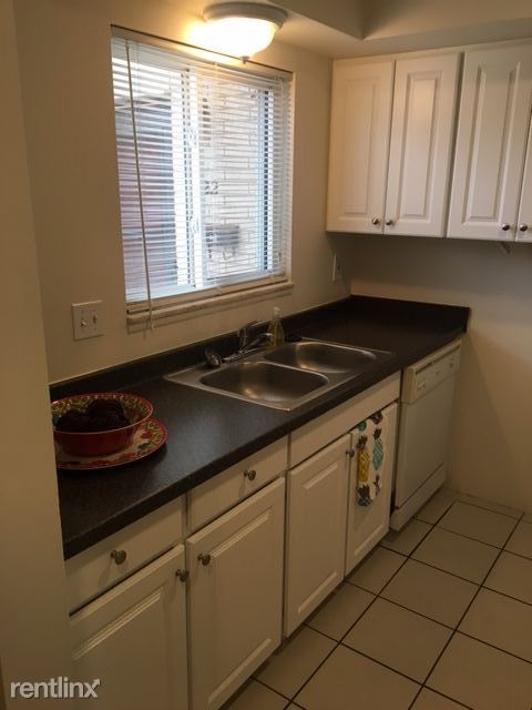 Foto del edificio - 3218 Holiday Dr