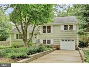 Building Photo - 52 Shady Brook Ln