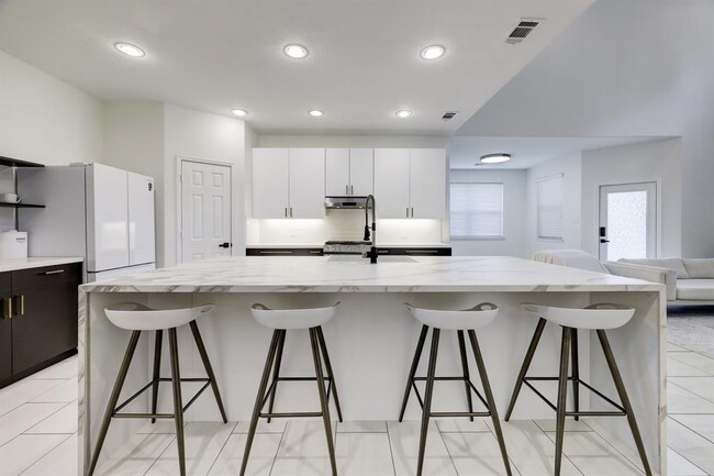 Foto del edificio - 4427 Garden Ridge Ct