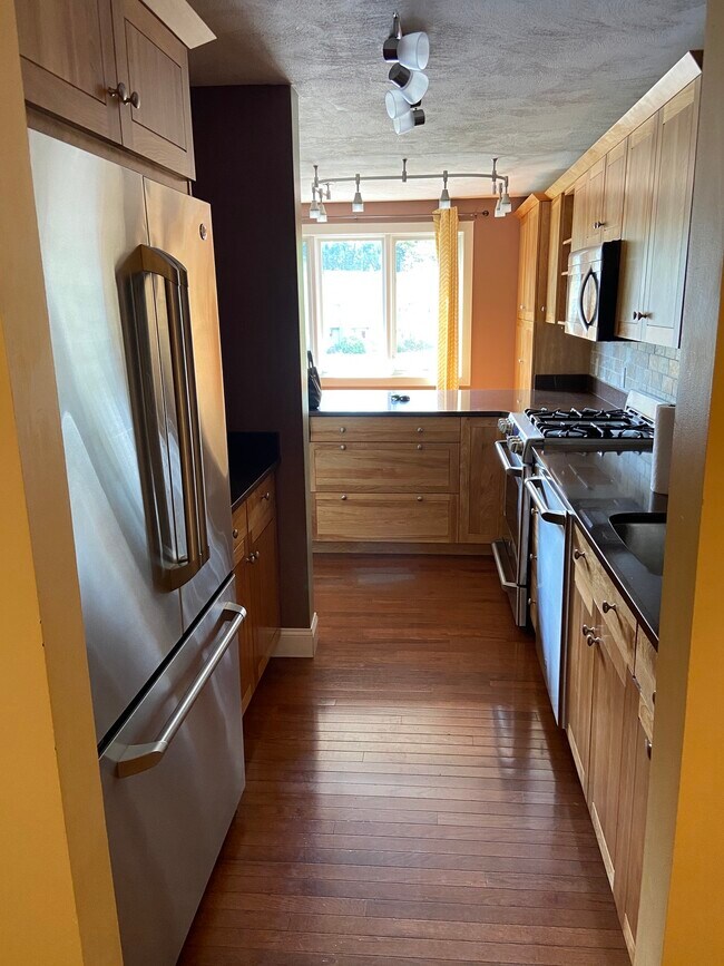 Foto del edificio - 31 Blithewood Avenue, Unit 701