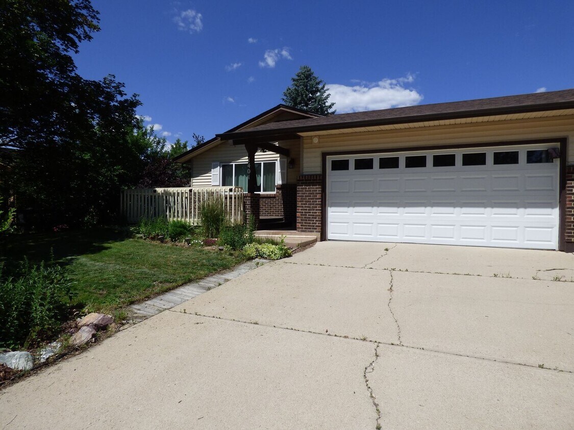 Primary Photo - Great Home in a Quiet Neighborhood