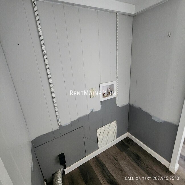 Foto del edificio - 681 Main Rd N