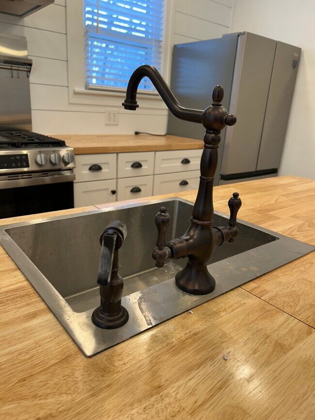 Foto del edificio - 5107 N College Ave