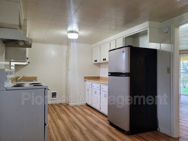 Foto del edificio - 710 W Broccoli St