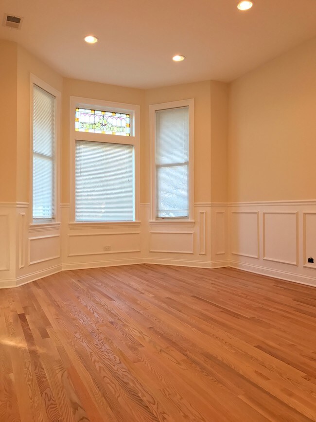 Foto del edificio - 3322 N Troy St