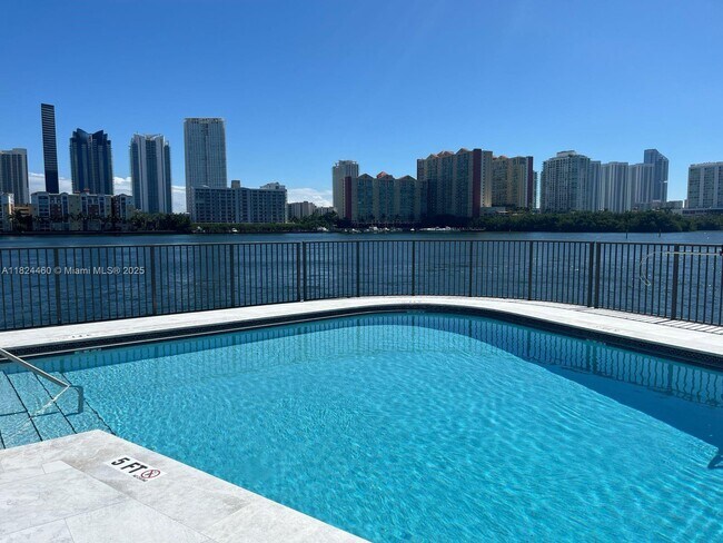 Foto del edificio - 4000 NE 168th St