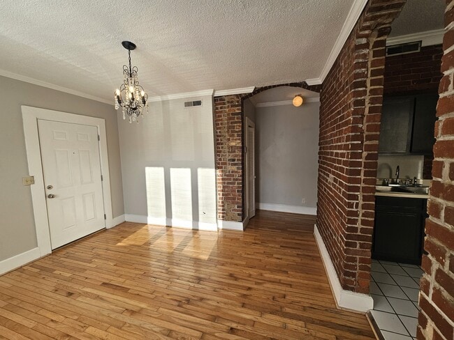 Building Photo - 607 Lindsay St