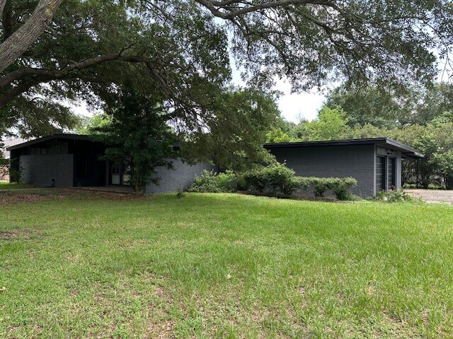 Foto del edificio - 3900 Aggie Dr