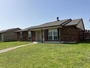 Building Photo - 8821 Millwood Dr