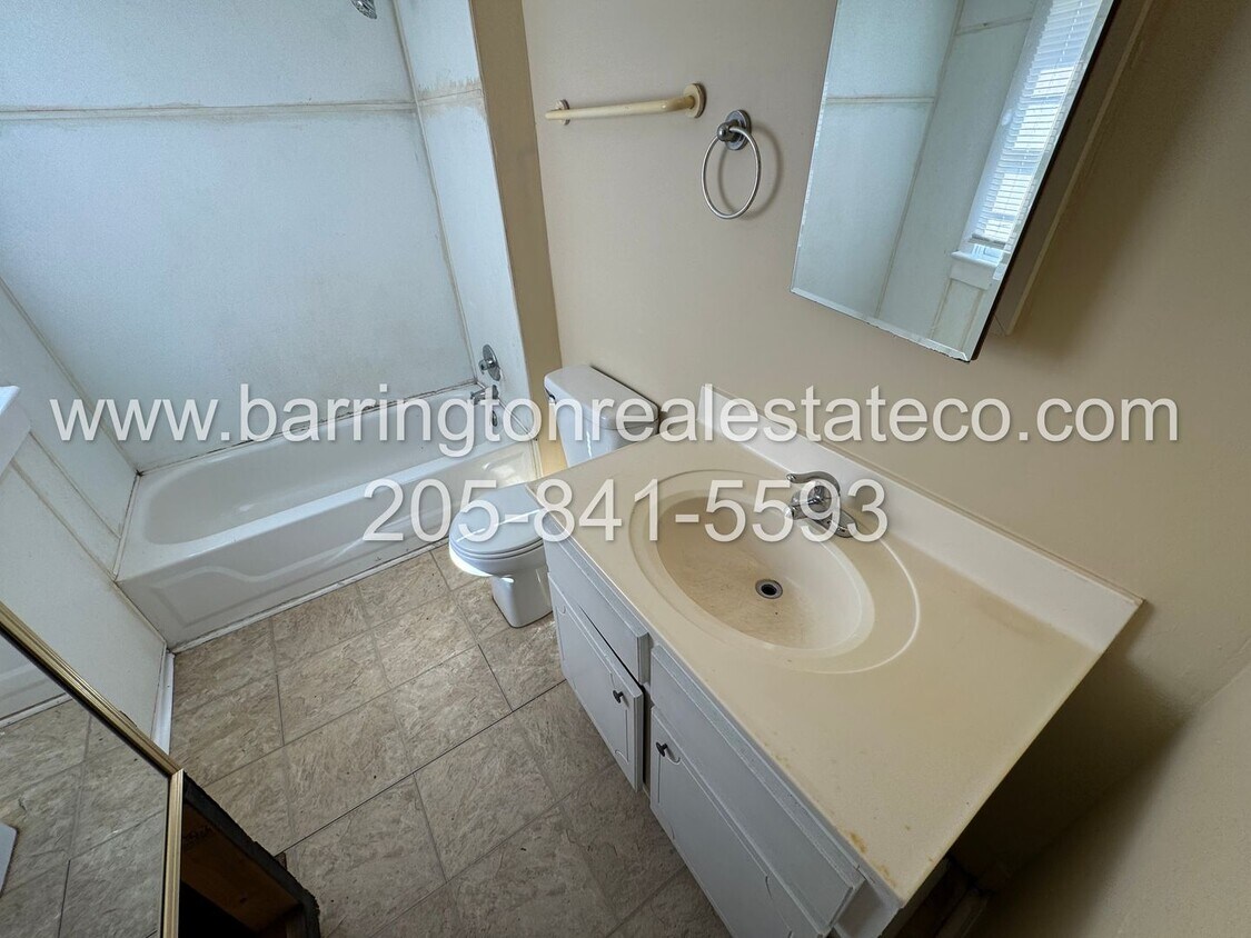 Building Photo - 705 60th St