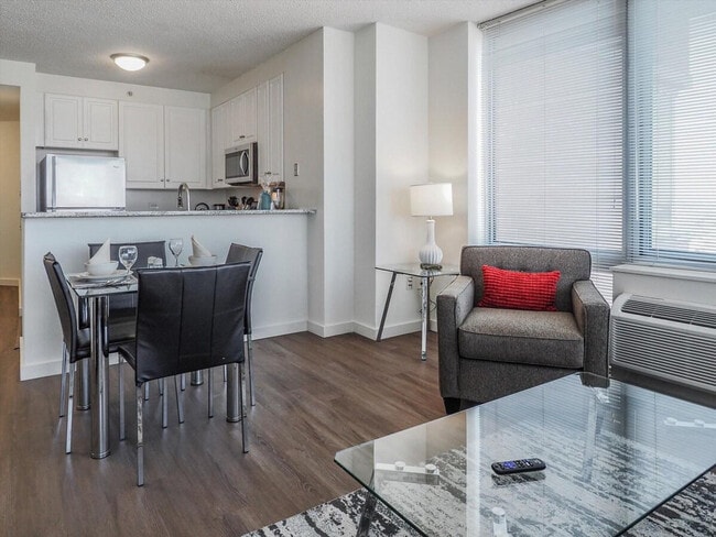 Building Photo - 33 Hudson St