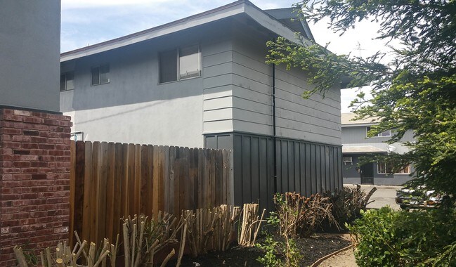 Foto del edificio - 264-268 Montrose Dr
