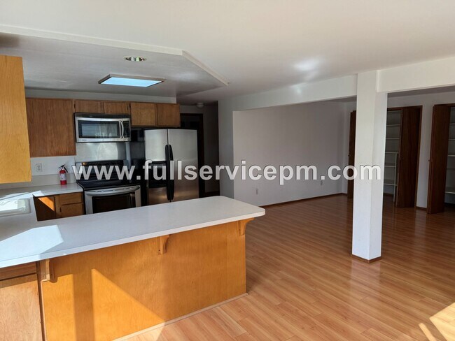 Foto del edificio - Basement apartment in a house