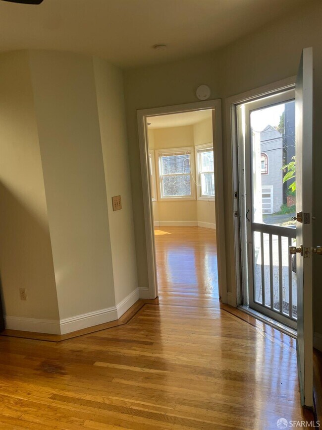 Foto del edificio - 806 Alvarado St