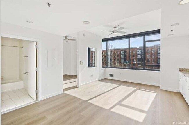 Foto del edificio - 250 King St