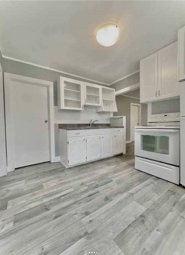 Building Photo - Cozy 2 Bed / 1 Bath Detached Home – $1,699...