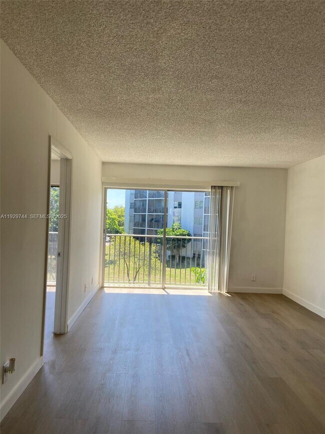 Building Photo - 8740 N Sherman Cir