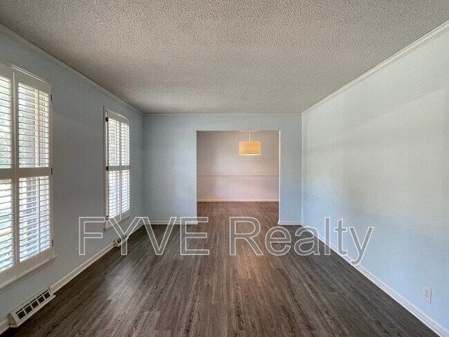 Building Photo - 1505 Lipscomb Dr