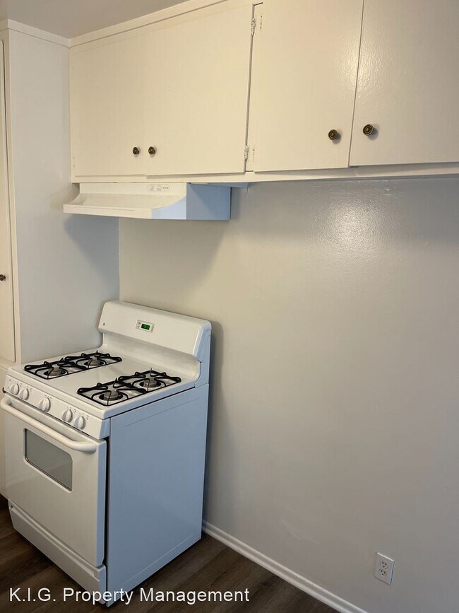 Building Photo - 1 br, 1 bath Apartment - 4540 Vista Del Mo...