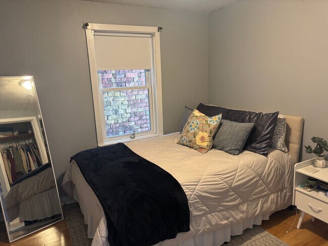 Foto del edificio - South Boston 2 Bed – Renovated – Pet Friendly – Hardwood Floors – 9/1