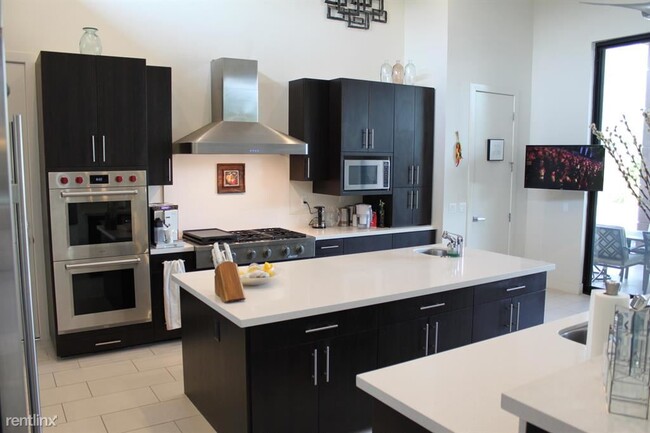Building Photo - 3 br, 4 bath House - 40 Via Noela