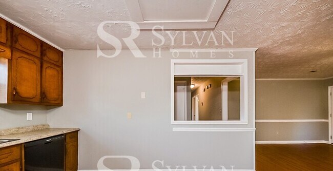 Building Photo - The living is easy in this 3 bedroom, 2 ba...