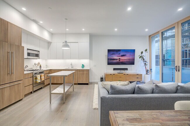Foto del edificio - 1253 N Formosa Ave