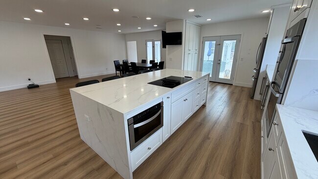 Foto del edificio - 5855 Shirley Ave