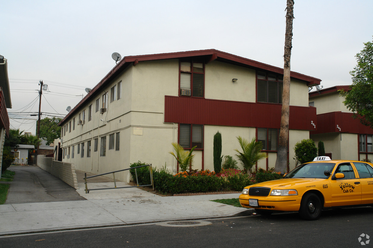 Primary Photo - Chestnut Apartments