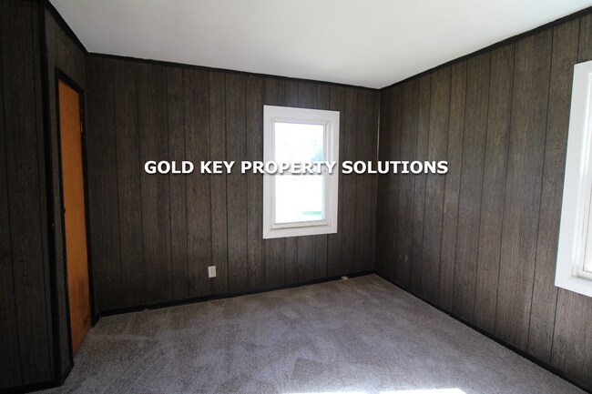 Foto del edificio - Cute 3 bed, 1 bath with 2 car detached gar...