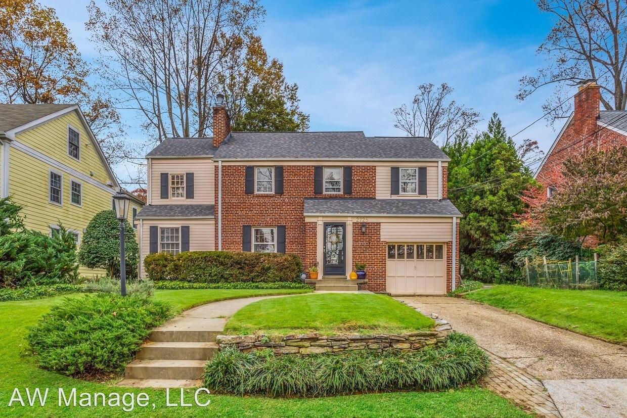 3 br, 2.5 bath House 2725 Washington Ave House Rental in Chevy