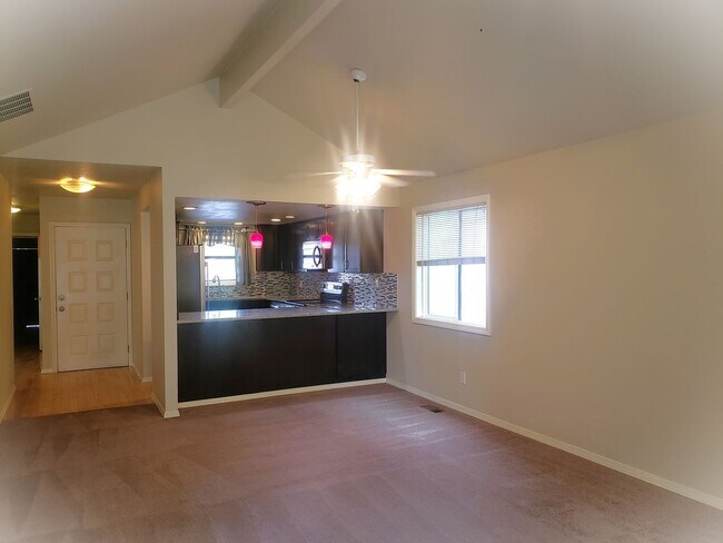 Building Photo - Wonderful One Level Tigard Home!