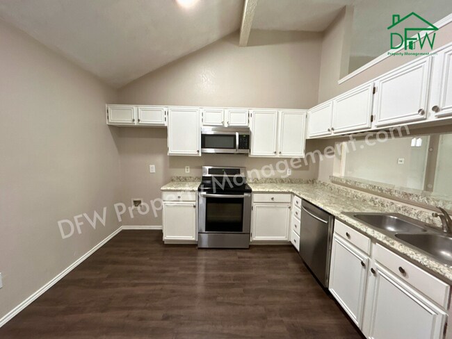 Foto del edificio - Charming 3-Bedroom Home with Modern Amenit...