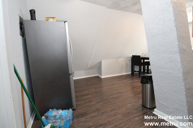 Building Photo - 1736 N Sawyer Ave