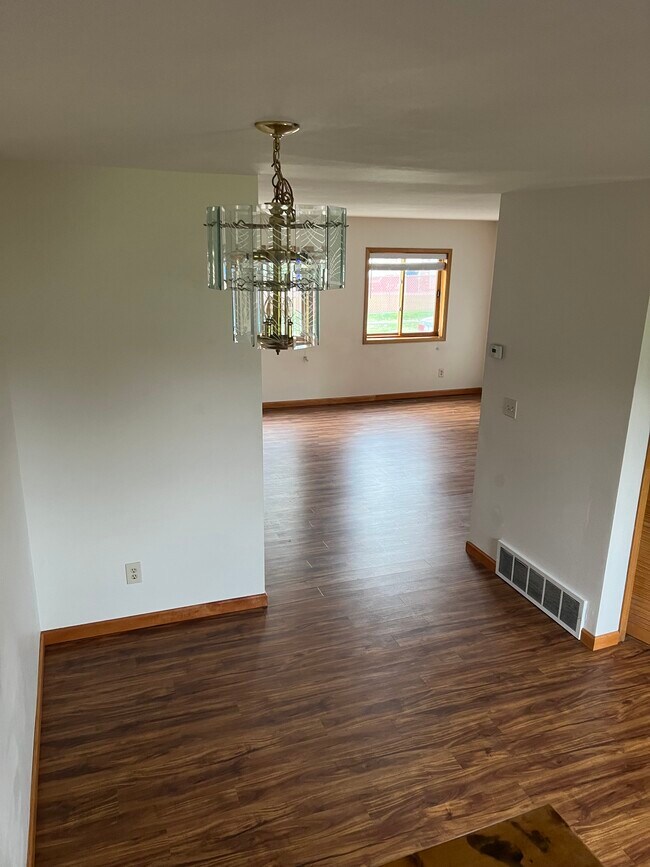 Building Photo - 207 N Hunters Way