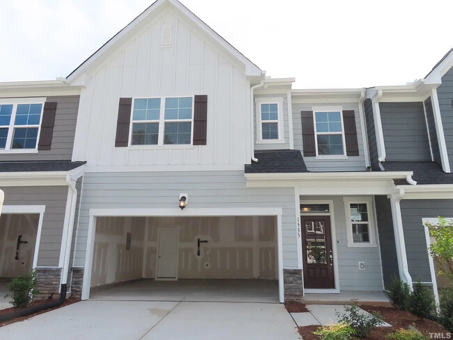 Foto del edificio - Room in Townhome on Chirping Bird Ct