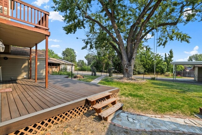 Building Photo - 4 Bed, 4 Bath on .62/acre! Close to BSU!