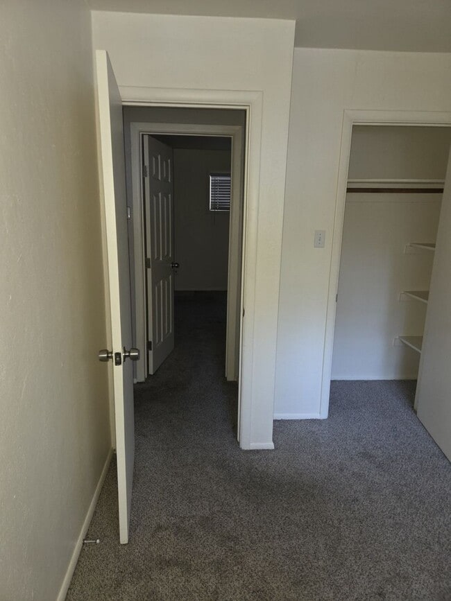 Building Photo - Unfurnished two bedroom apartment