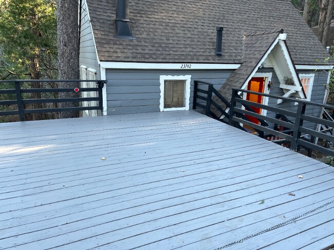 Foto del edificio - 23742 Lakeview Dr