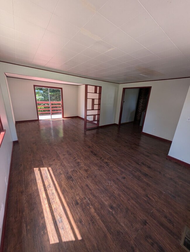 Foto del edificio - A Quarky Bremerton Original! Tons of Space...