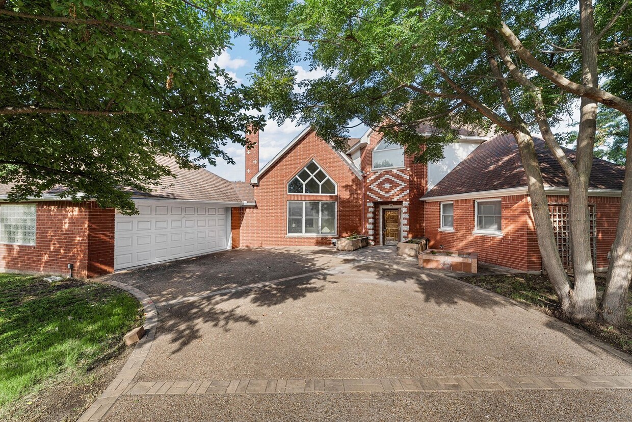 Primary Photo - Beautiful Midway ISD Home