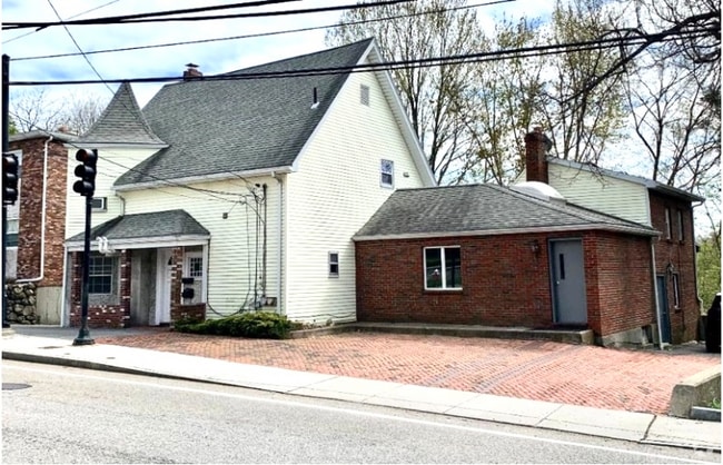 Building Photo - 172 Pleasant St