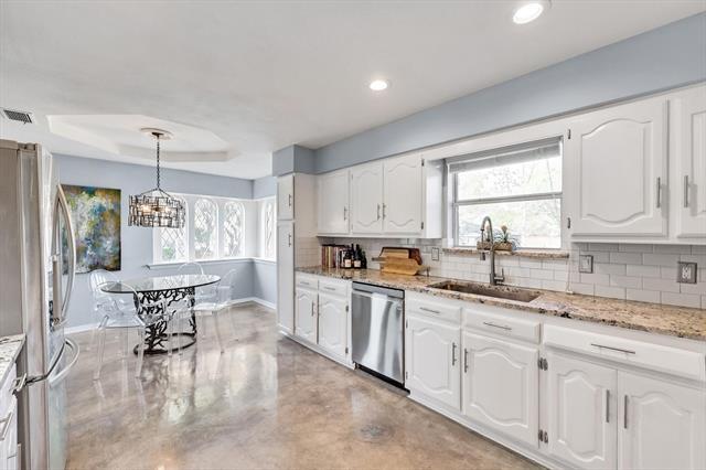 Building Photo - 12614 Whispering Hills Dr