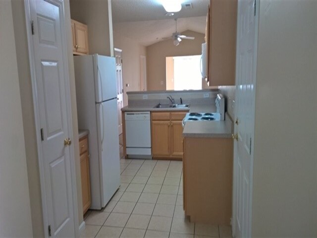 Building Photo - 5760 Regent Village Dr