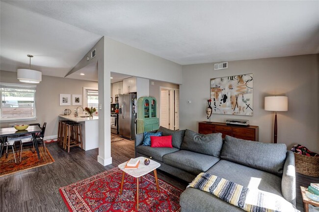 Building Photo - 6306 Vioitha Dr