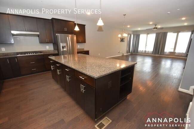 Foto del edificio - 7736 Cresap Ln