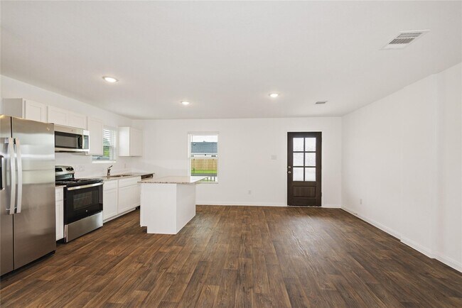 Building Photo - 16722 N Marie Vlg Dr