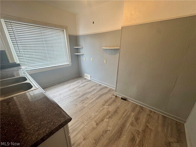 Building Photo - 839 Lecona Dr